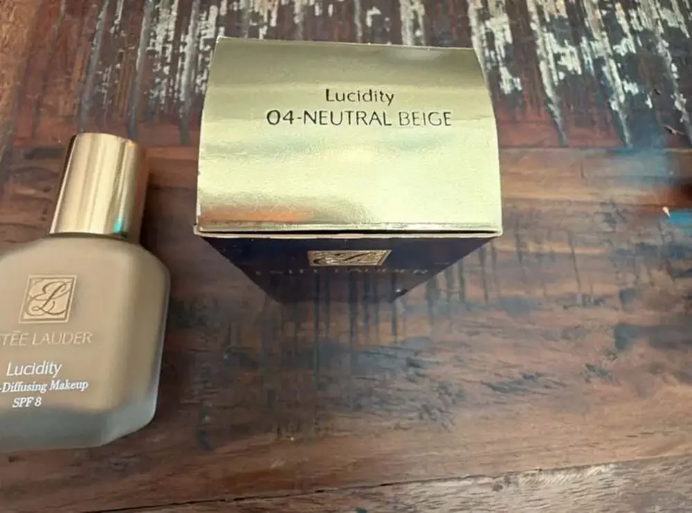 Estée Lauder Lucidity Light-Diffusing Makeup SPF 8, 04-Neutral Beige, 1 fl. oz.